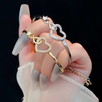 Bracelet Cœur Creux en Zircon pour Femme – Bijou Polyvalent, Tendance et Romantique, Réglable, Luxe Léger, Idéal Cadeau