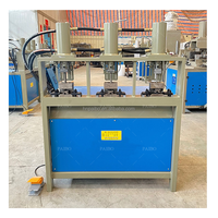 Machine de poinçonnage et de pliage hydraulique pour tubes carrés, machine de traitement de poinçonnage pour tubes carrés et profilés en angle