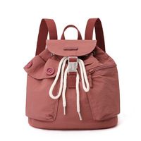 Sac à dos élégant en nylon léger et imperméable avec cordon de serrage, poche intégrée, idéal pour les voyages, l'école, les activités de plein air et l'usage quotidien