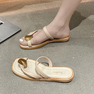 Pantoufles en daim doux haut de gamme, adaptées à une utilisation intérieure et extérieure, confort hivernal, pantoufles en fourrure pour femmes avec fonction antidérapante - Product Image 1