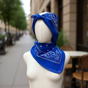 Foulard Quadrato Angelina in Cotone Blu Royal con Motivo Paisley 54x54cm, Bandana in Puro Cotone per la Testa - Product Image 2