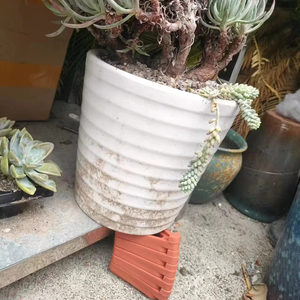 Pots de fleurs Étagères <span class=keywords><strong>sur</strong></span>élevées Ventilation Anti-accumulation d'eau Non étouffant Non pourri Tapis de <span class=keywords><strong>pied</strong></span> Combinaison mobile Plateaux en plastique - Product Image 1