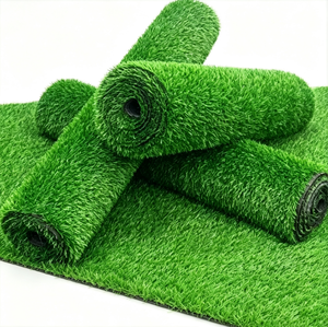 Gazon artificiel d'aspect naturel, pelouse synthétique douce pour cours résidentielles, terrasses d'hôtels et espaces extérieurs commerciaux - Product Image 1