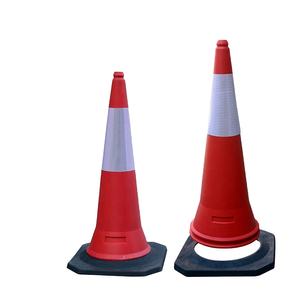 Yol güvenliği için 50cm <span class=keywords><strong>70cm</strong></span> esnek plastik PE trafik konileri - Product Image 1