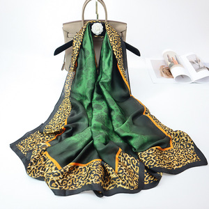 Fabrication de foulards fournisseur prune fleur imprimé foulards en <span class=keywords><strong>soie</strong></span> motif ethnique femmes longue écharpe en <span class=keywords><strong>soie</strong></span> - Product Image 5