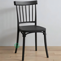Chaises empilables en plastique PP de style nordique moderne en gros, directement de l'usine pour les mariages, les restaurants, les cafés, l'extérieur