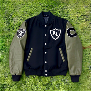 เสื้อแจ็คเก็ตวาร์ซิตี้ Raiders สำหรับผู้ชาย สีดำเขียวมะกอก ติดกระดุมด้านหน้า ปักโลโก้ สไตล์ Preppy เหมาะสำหรับใส่ในฤดูใบไม้ร่วง - Product Image 1