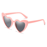 8806 lunettes de soleil à vente rapide transfrontalière mode coeur amour lunettes de soleil grand cadre lunettes personnalisées 8805 peinture en aérosol deux fois