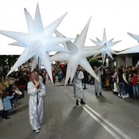 Parade de Noël blanc 5m Costume d'étoile gonflable avec poteau de lampe à LED Matériau en PVC Comprend un écran de ventilateur de ballon pour les fêtes