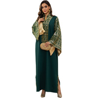 Ensemble deux pièces musulman de luxe 2026 Dubaï, broderie géométrique or bordeaux, col mandarin, manches évasées, tenue modeste