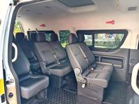 2024 Foton Mini Bus Van LHD Hiace Bus Boîte de vitesses manuelle Sièges en cuir Alliage d'aluminium arrière Moteur diesel Prépaiement gauche