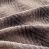 Plaid en fausse fourrure de lapin imprimé gris-brun, motif chevrons, motif floral de dessin animé, doux et moelleux, utilisation quatre saisons, vente en gros