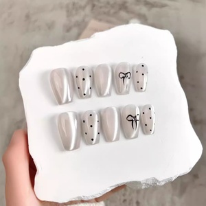 Vente en gros de faux ongles en plastique personnalisés, forme <span class=keywords><strong>ballerine</strong></span> moyenne, forme cercueil, forme cœur, avec perles et <span class=keywords><strong>french</strong></span> <span class=keywords><strong>manucure</strong></span>, à coller, en acrylique, pour <span class=keywords><strong>manucure</strong></span>, design pour les doigts - Product Image 6