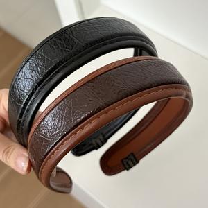 Serre-tête large en similicuir PU style rétro européen et américain, couleur unie, pour la décoration quotidienne des cheveux des femmes - Product Image 1