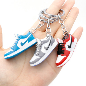 พวงกุญแจรูปรองเท้า <span class=keywords><strong>AJ1</strong></span> <span class=keywords><strong>Low</strong></span>-top แบบขายส่ง รุ่น Chicago Sakura Hanamichi North Carolina Blue Sneakers กล่องสุ่มอุปกรณ์เสริม - Product Image 2