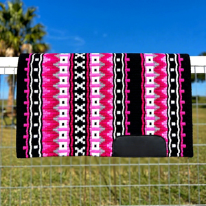 EQUIPRO Tapis de selle classique en feutre de laine rose, tissé à la main, protection pour cheval, modèle personnalisable avec housse de tapis de selle - Product Image 1