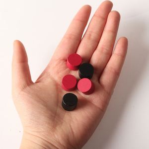 Jetons ronds en bois de couleur rouge et noir pour les jeux de dames et les accessoires de jeux de société - Product Image 1