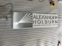 Boîte à lumière en acier inoxydable brossé de qualité supérieure avec finition peinte et logo brossé intégré, affichage lumineux personnalisé pour hôtels