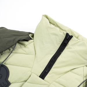Veste matelassée en polyester personnalisée OEM ODM, couleur kaki vert, design de créateur, avec capuche, pour homme, grande taille, fermeture éclair longue, respirante - Product Image 4