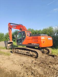 Excavadora de cadenas usada DX225LCA de 25 toneladas, excavadora hidráulica sobre orugas para movimiento de tierras en construcción - Product Image 1