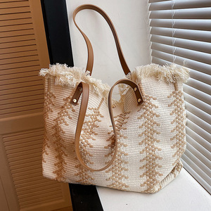 Bolso de Hombro Grande para Mujer, Estilo Moderno con Borlas Tejidas, para Uso Diario y Viajes, con Asa de PU, Venta al Por Mayor - Product Image 5