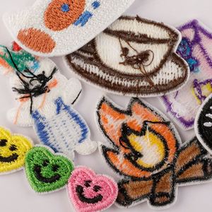 Patchs brodés mignons de dessins animés pour vêtements, patchs thermocollants DIY, motifs variés (Chat/Animal de compagnie/Nourriture), vente en gros - Product Image 4