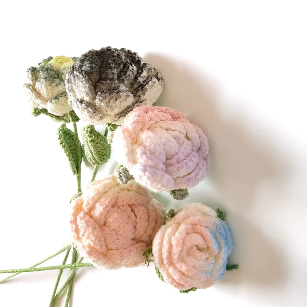 Roses blanches artificielles de mariage, fleurs décoratives avec rampe de dégradé, multicolores, bord, main, Crochet, tige, Roses