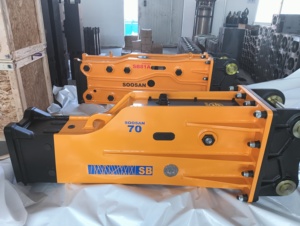 2026 Hot Sale Factory Price for Yellow SB70 Box Type Hydraulic <b>Hammer</b> Breaker CE Certified for 16-21 Ton Construction SOOSAN - Product Image 2
