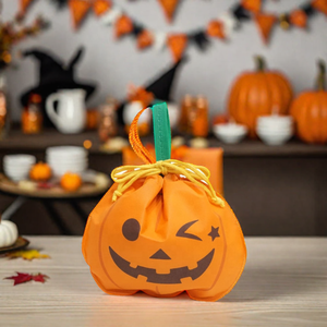 Bolsas de Regalo de Tela Indias para Halloween de Fábrica Huadefeng, Bolsas de Plástico No Tejido Impermeables con Cordón, Logotipo Personalizado, Promoción de Supermercado - Product Image 1
