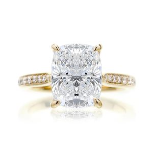 Bague de fiançailles en moissanite taille radiant, monture à griffes en argent 925, bande pavée, bijoux fins classiques pour femme - Product Image 2