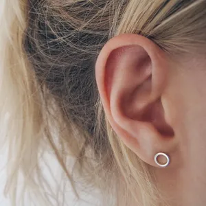 Boucles d'oreilles clous rondes <span class=keywords><strong>creuses</strong></span> en acier inoxydable EManco, motif géométrique simple, légères, créatives, pour femmes, usage quotidien, fêtes et sorties sociales - Product Image 3
