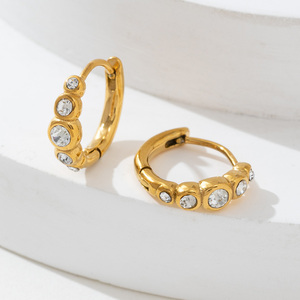 Горячая новинка: Персонализированные серьги из нержавеющей стали с цирконами, не тускнеющие, в стиле Пуэрто, с множеством камней, для женщин, золото 18 карат - Product Image 3