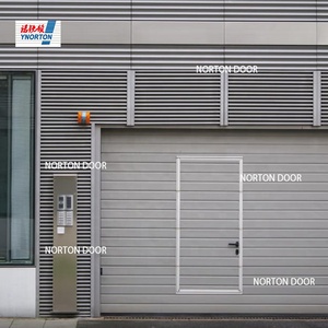 La puerta de garaje automática residencial con aislamiento de espuma de PU de lujo de 16x7 con ventanas - Product Image 4