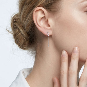 Boucles d'oreilles clous asymétriques à pampilles de qualité exceptionnelle en or blanc massif 18 carats avec diamants naturels véritables, vente en gros - Product Image 5