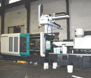 آلة أوتوماتيكية لصناعة الكراسي البلاستيكية باستخدام تقنية الحقن - Product Image 3