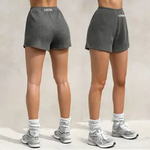 Personalizza il Design breve senza cuciture pantaloni da corsa larghi a vita media Yoga Fitness pantaloncini sportivi Casual allenamento per le donne
