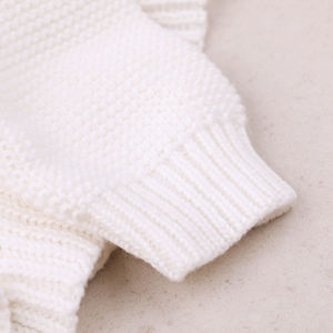 صندوق هدايا للمواليد الجدد يحتوي على بطانية وسلسلة لهاية وبدلة كروشيه للأطفال وقماش ماص للسوائل وعضاضة على شكل أرنب - Product Image 5