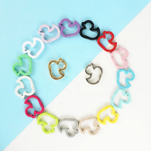 Porte-clés mignon en alliage en forme de <span class=keywords><strong>canard</strong></span> Hong Tu avec impression numérique et design léger pour le bricolage - Product Image 3