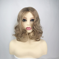 Perruques invisibles pour femmes en fibres haute température de qualité supérieure à prix abordable. Perruques Courtes Ondulées Imitation Cheveux Naturels Résistantes à la Chaleur – Vente en Gros Usine