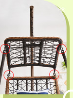 Fauteuil suspendu d'extérieur en osier à baldaquin plat, style nautique côtier, avec coussin à rayures marine et support, pour pelouse et jardin
