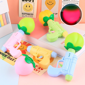 Pas cher Soucoupe <span class=keywords><strong>Lanceur</strong></span> <span class=keywords><strong>Pistolet</strong></span> Extérieur <span class=keywords><strong>Toupie</strong></span> Fruits <span class=keywords><strong>Pistolet</strong></span> Jouets Disque Volant Bambou Libellule Éjection Gyroscope Lumineux - Product Image 3