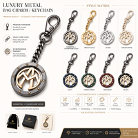 Pendentif monogramme en métal bicolore haut de gamme avec logo personnalisé et chaîne gourmette, fermoir mousqueton, porte-clés de sac