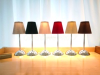 Lampe de bureau moderne OEM ODM en fer avec abat-jour en tissu, LED, contrôle tactile, rechargeable, intensité variable, flexible, protection oculaire, simple, à piles
