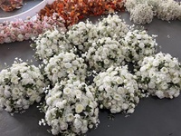 Grande boule de fleurs artificielles en rose et hortensia rouge pour centre de table d'événements de mariage