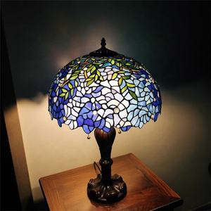 Lámpara de Mesa de Estilo Chino Wisteria de 16'' con Vidrio Tiffany y LED para Comedor y Dormitorio, Tamaño Mediano - Product Image 4