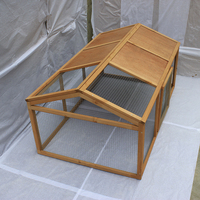 Offre spéciale Style moderne Triangle extérieur jardin en bois massif coupe-vent Portable poulet poule lapin Animal maison Coop