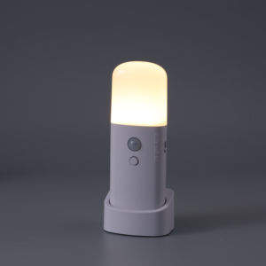 Luz Nocturna LED Pequeña, Cuadrada, Moderna, Recargable por USB, con Sensor de Movimiento, Luz Blanca Cálida, Regulable, para Dormitorio o Pasillo - Product Image 1