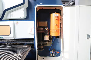 Machine de poinçonnage à tourelle CNC avancée avec système multi-outils automatique pour la fabrication de tôles à grande vitesse - Product Image 4