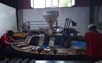Machine de moulage par injection de PVC motorisée automatique pour la fabrication de semelles de pantoufles et de sandales