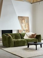 Canapé une place vintage de style français avec structure en bois, tons crème, design en chenille vert pétale à rangée droite pour petits salons